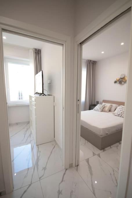 Chiaia Arcoleo House - Anita Apartment Наполи Екстериор снимка